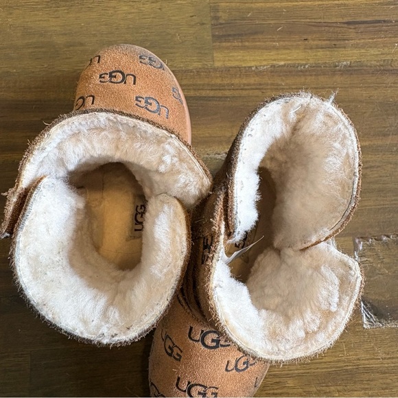 UGG Logo Monogram Suede Shearling Boots Rubber Sole Toddler 6C Winter - Picture 7 of 7